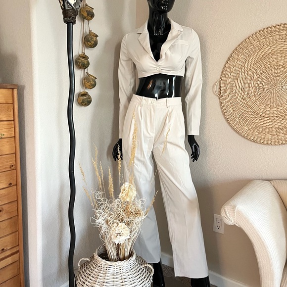 SOLD‼️ Beige Crop Blazer Pant Set - Picture 6 of 9